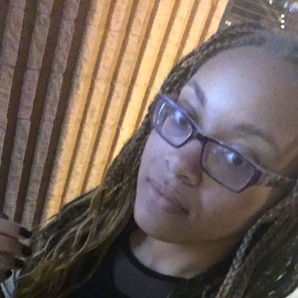 Meet your Posher, Laqoia